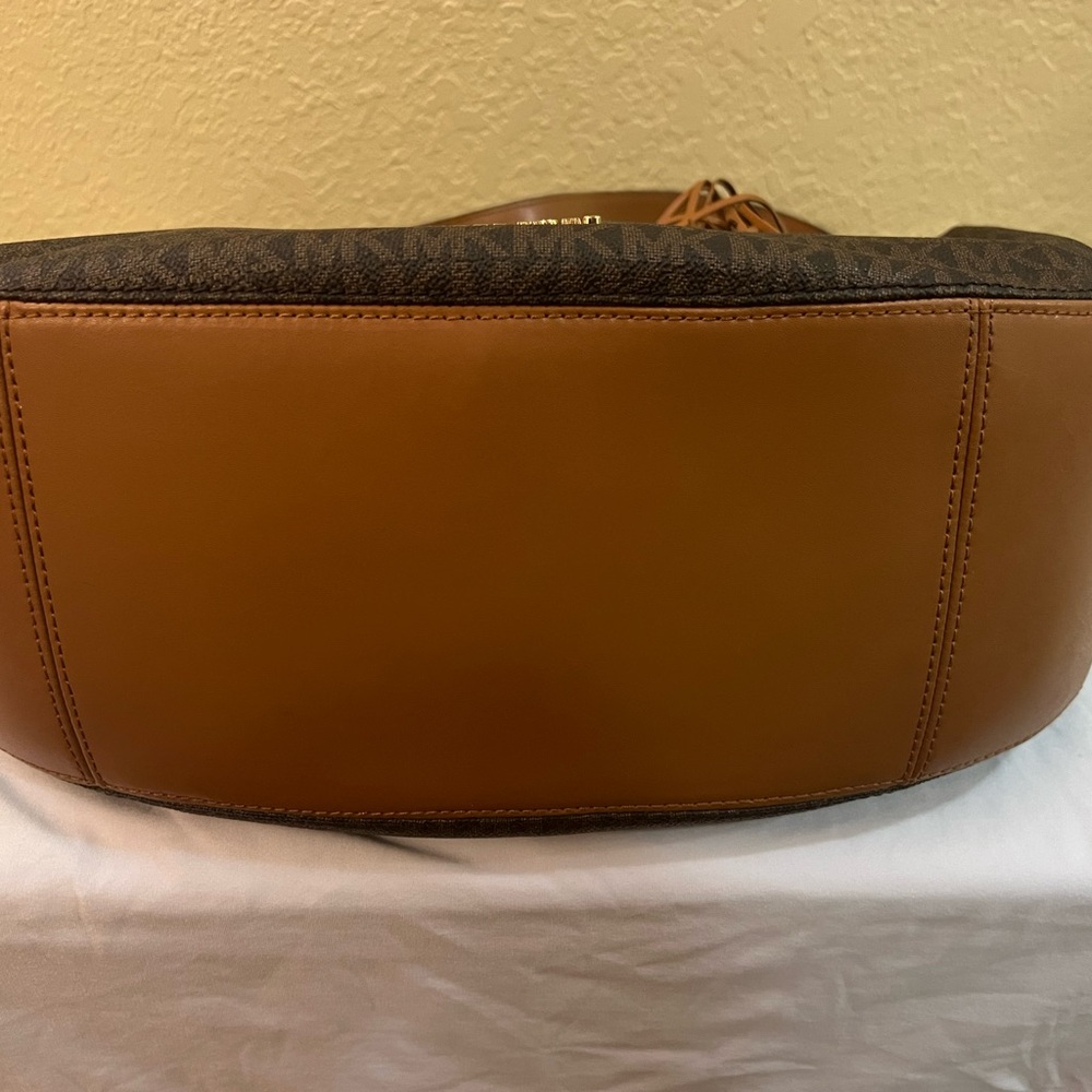Michael Kors Brown Shoulder Bag - Picture 3 of 10